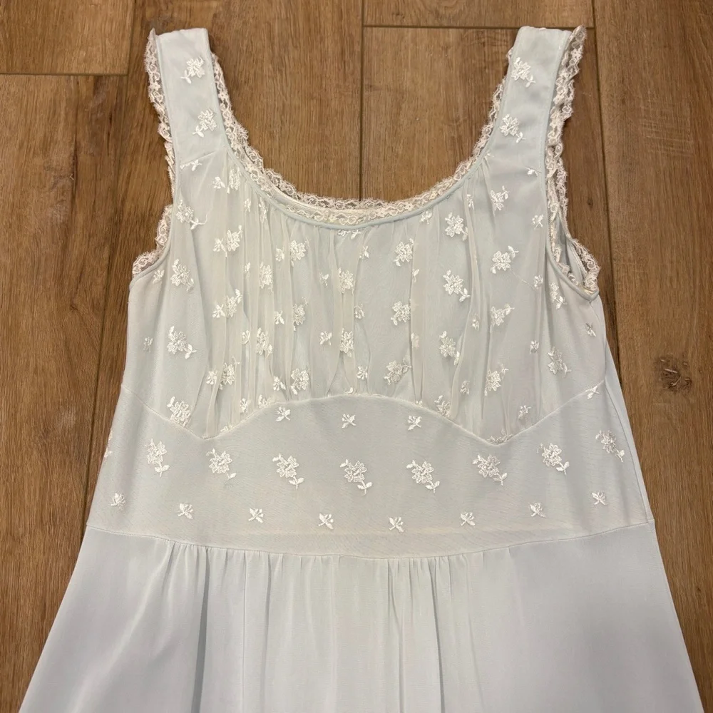 🌟VTG🌟 EMBROIDERED EMPIRE WAIST MAXI KNIT NIGHT GOWN WHITE / BLUE SZ M - Picture 3 of 6